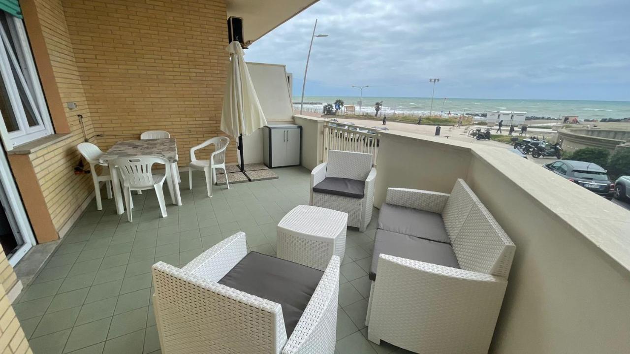 La Terrazza Sul Porto Daire Lido di Ostia Dış mekan fotoğraf