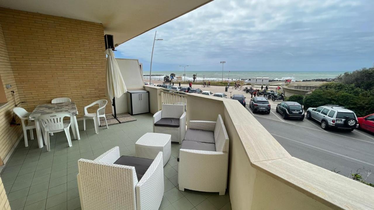 La Terrazza Sul Porto Daire Lido di Ostia Dış mekan fotoğraf