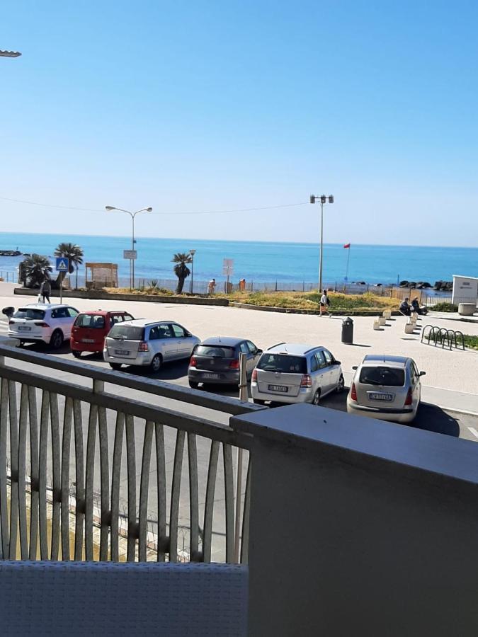 La Terrazza Sul Porto Daire Lido di Ostia Dış mekan fotoğraf